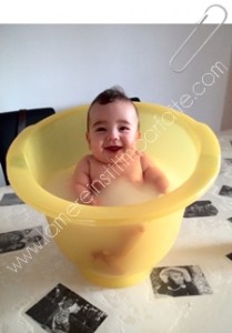 bebe dans baignoire shantala
