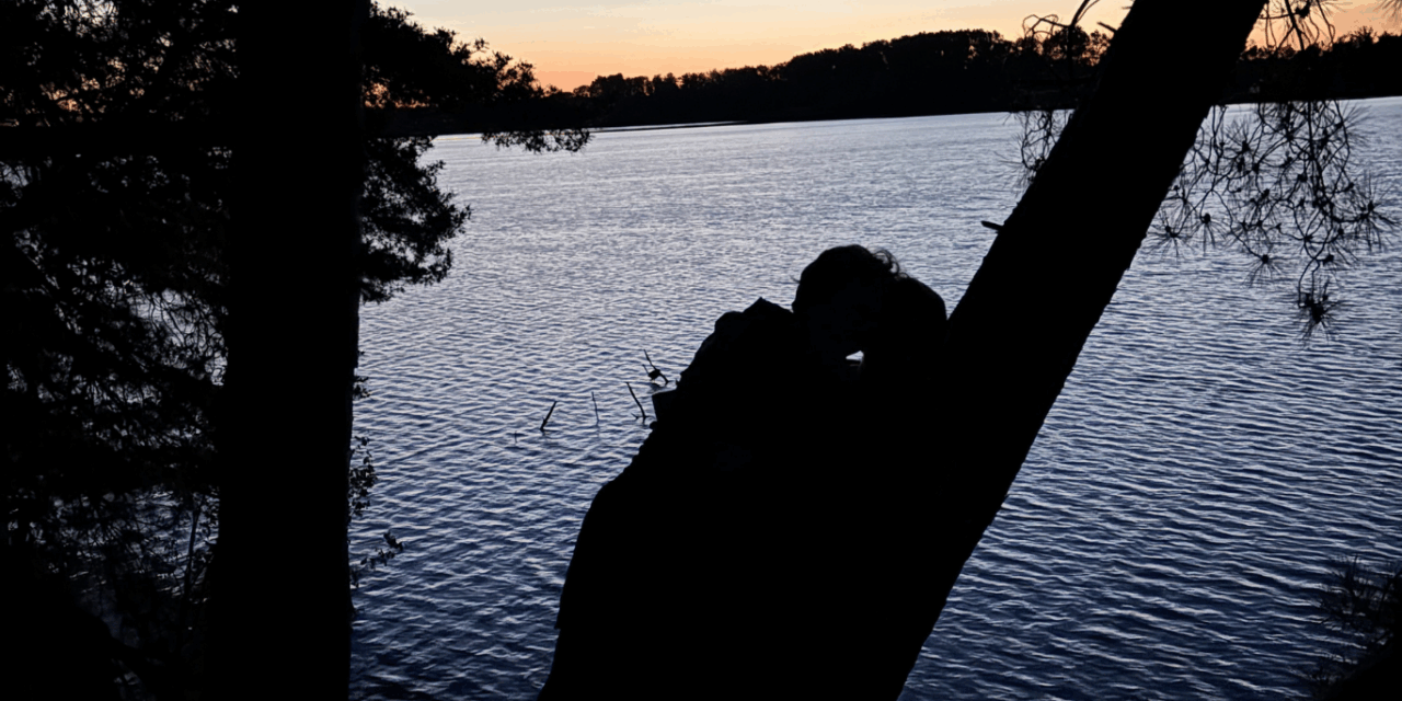S’évader en couple : pourquoi c’est essentiel et comment le faire même avec une vie chargée