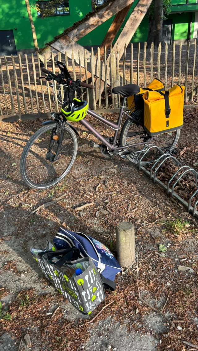 L’autre jour, j’ai filmé mon trajet maison ➡️ école 
Environ 9km, entre 30 et 35min. 
Le tout en accéléré x21. Ça te donne mon trajet en 1’30 😅
Petit souvenir pour moi pour plus tard haha