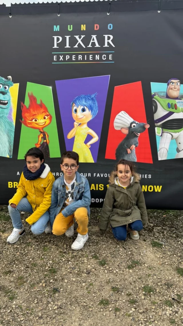 ✨ Immersion dans l’univers Pixar ✨
Il y a quelques temps , je t’emmenais avec nous dans un monde où les rêves prennent vie : l’expo Mundo Pixar Expérience à Bruxelles. Aujourd’hui, je te partage ce petit réel. 

Des décors immersifs, des scènes cultes recréées avec un niveau de détail incroyable, une ambiance pleine d’émotion… Petits et grands se laissent emporter dans la magie de Toy Story, Coco, Là-Haut, Monstres & Cie, Vice Versa et bien d’autres encore 

On a adoré vivre cette expérience en famille, rire, s’émerveiller et retomber en enfance ensemble.
C’est une sortie idéale pour partager un moment féerique avec vos enfants (ou juste pour le plaisir de redevenir un peu enfant soi-même !)

📍L’expo se tient en ce moment à Bruxelles
Infos pratiques sur la page @mundopixarbrussels 

Alors, qui veut embarquer pour un voyage au cœur de Pixar ? Qui y est déjà allé ?

#MundoPixar #PixarExperience #Bruxelles #SortieEnFamille #PixarMagic #ExpoPixar #MomentEnFamille #PixarLovers